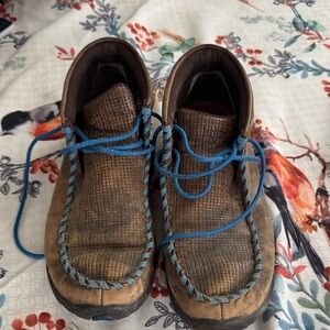 Twisted x Chukka Shoes with Blue Laces